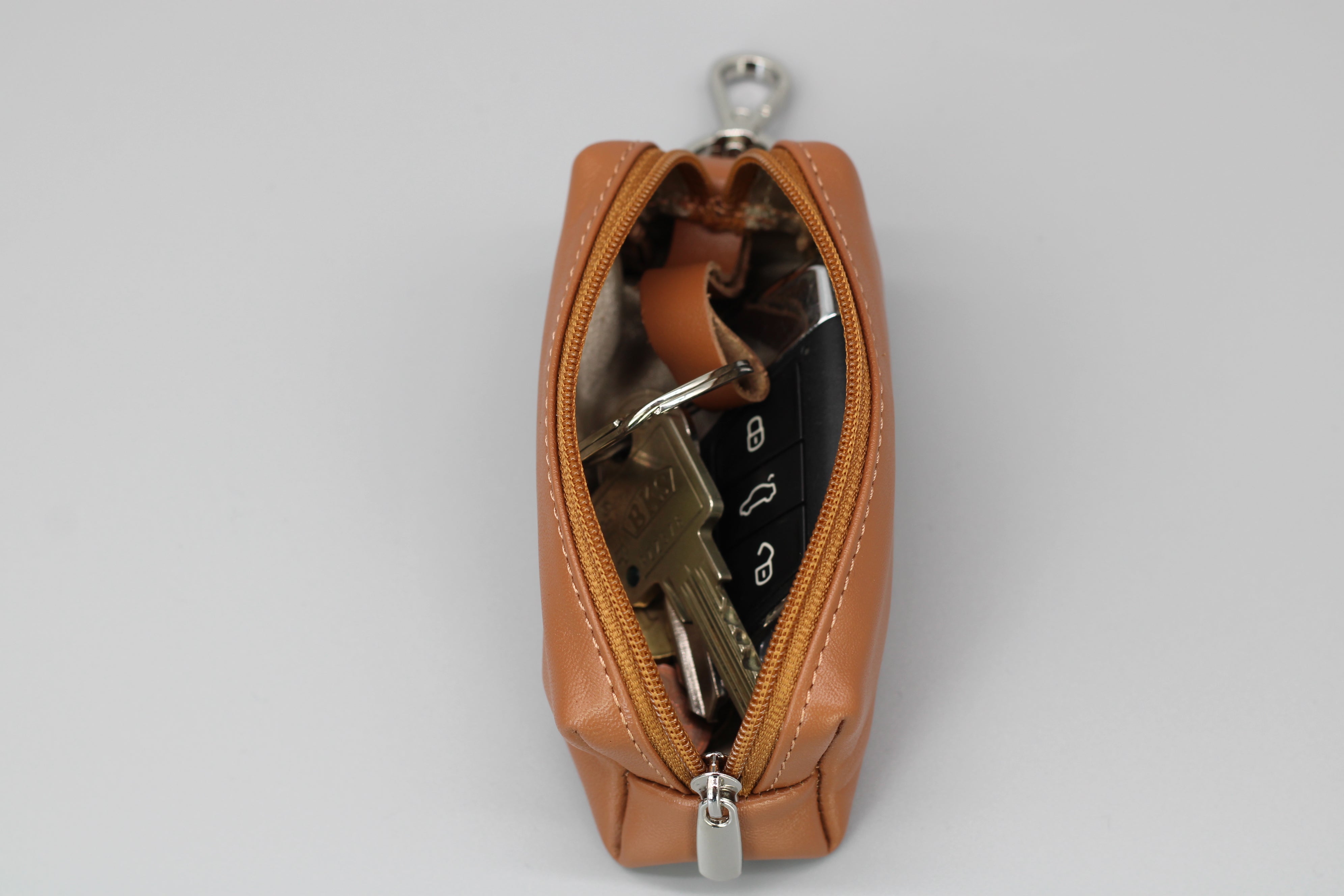 Key case with money compartment - Cognac Brown
