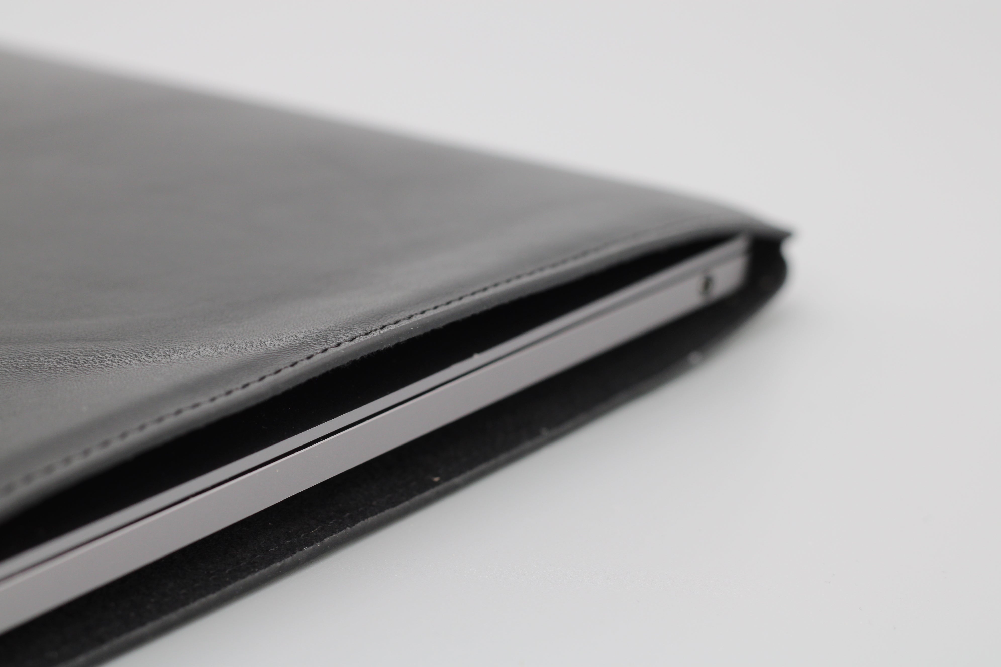 Macbook Air/Pro 13" Bags - Black
