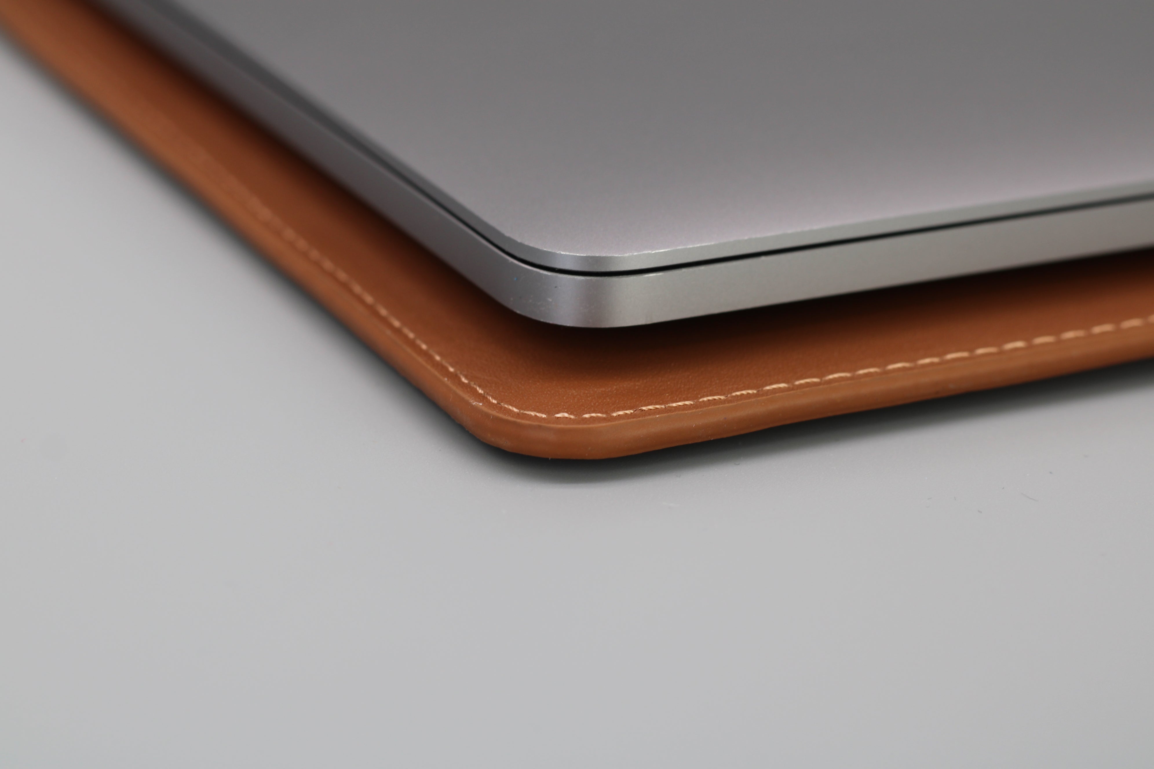 Macbook Air/Pro 13" Bags - Cognac Brown