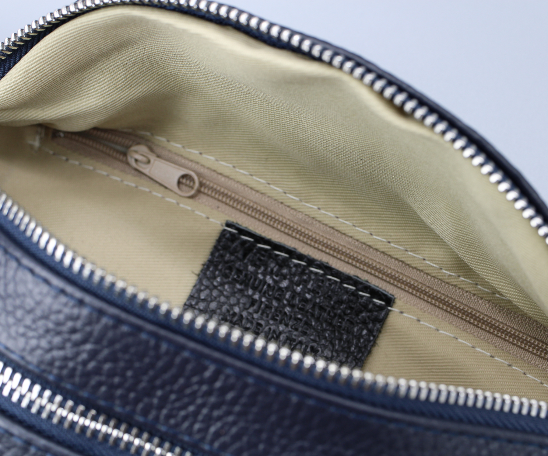 Yade-Navy Blue